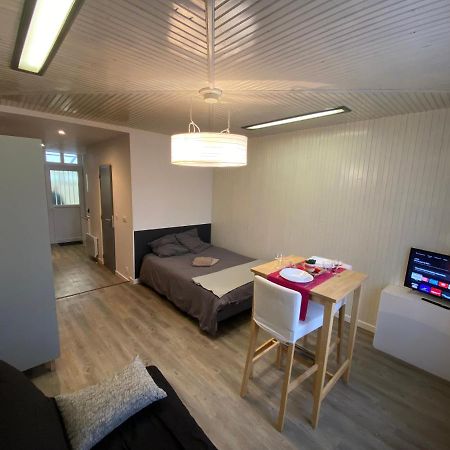 Les Coquelicots Wifi Apartment Троа Екстериор снимка