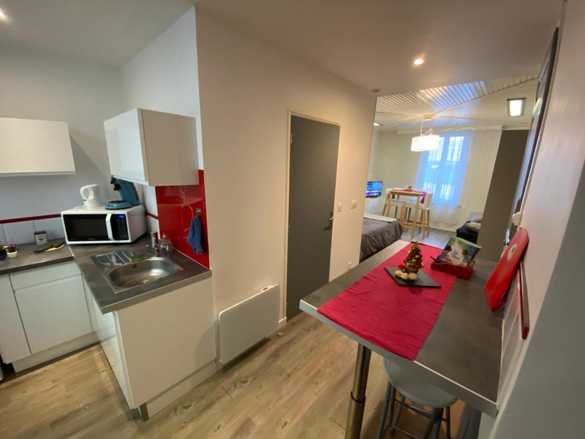 Les Coquelicots Wifi Apartment Троа Екстериор снимка