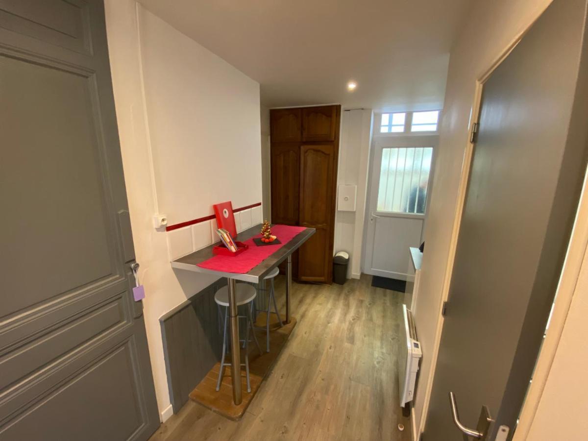 Les Coquelicots Wifi Apartment Троа Екстериор снимка